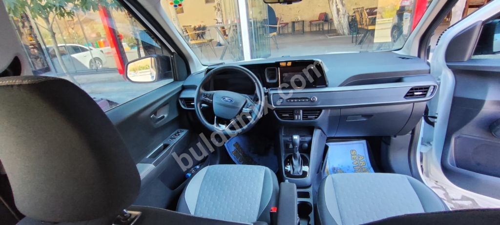 sıfır courier 1.0ecoboost titanium otomatik - Fotoğraf 5
