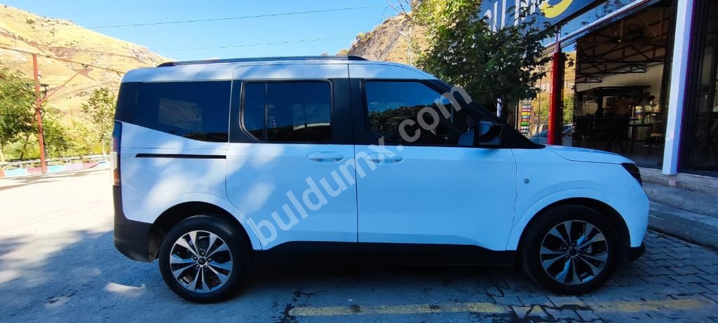 sıfır courier 1.0ecoboost titanium otomatik - Fotoğraf 1